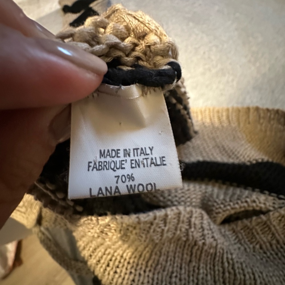 Brandy Melville Black and Tan Crew Neck Sweater - Picture 3 of 5